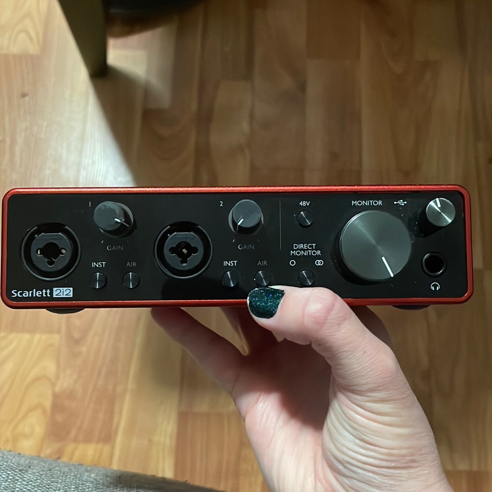 Focusrite Scarlett 2i2 box, no power cord